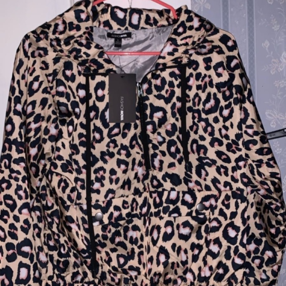 Rain jacket/ pullover